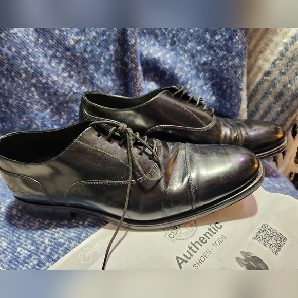 Mens size 10 Tod\'s dress shoes COA